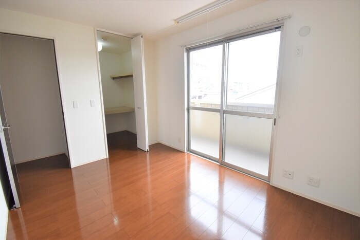 物件内観写真9　(洋室６帖)