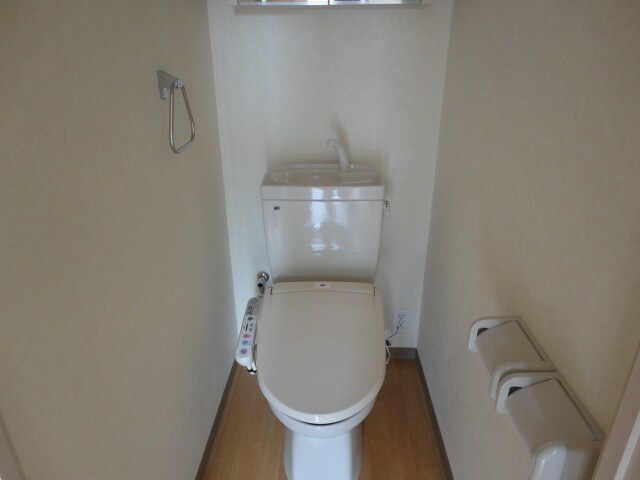 物件内観写真7　(シャワー付トイレ)