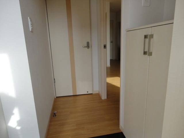 物件内観写真8　(玄関)