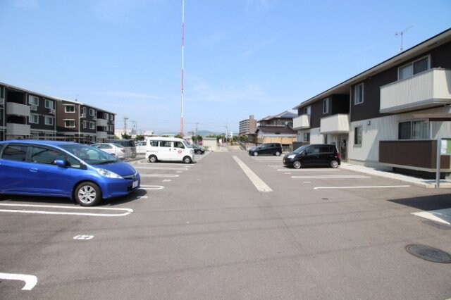 物件外観写真2　(駐車場)