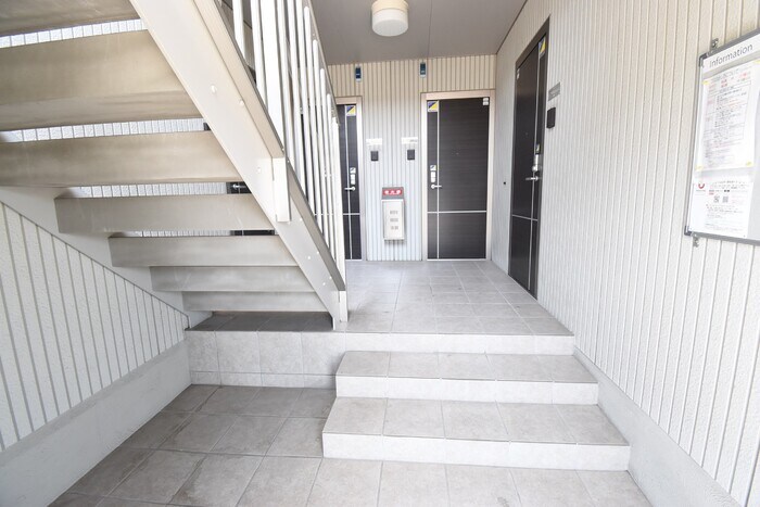 物件外観写真3　(エントランス内)