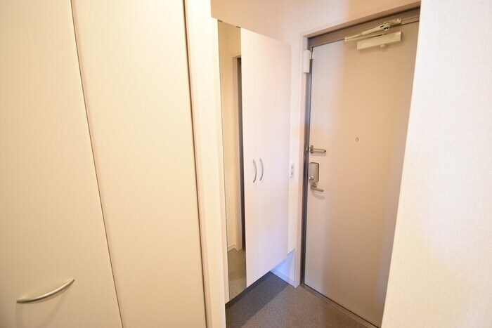 物件内観写真13　(玄関)