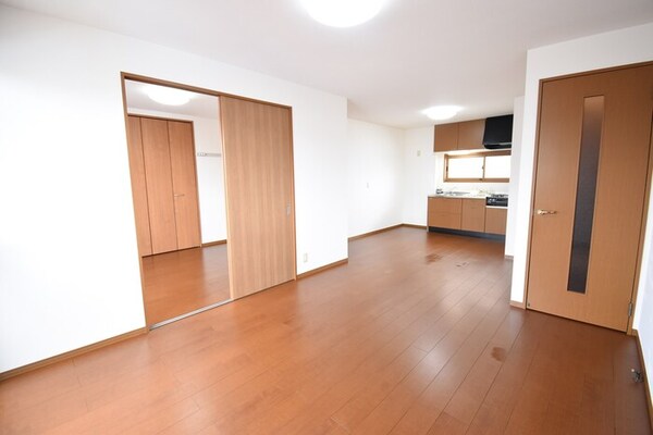 居室(ＬＤＫ１３．５帖)