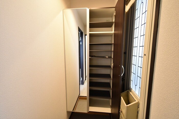 物件内観写真11　(玄関)