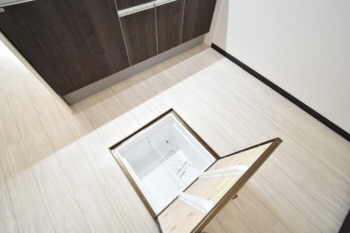 物件内観写真14　(床下収納)