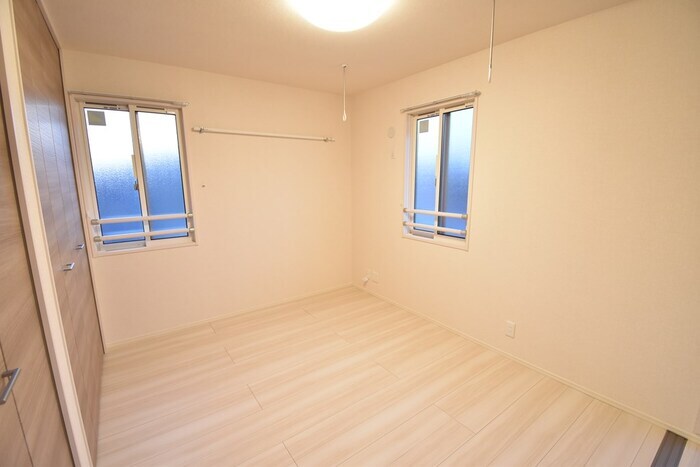 物件内観写真8　(洋室５．３帖)