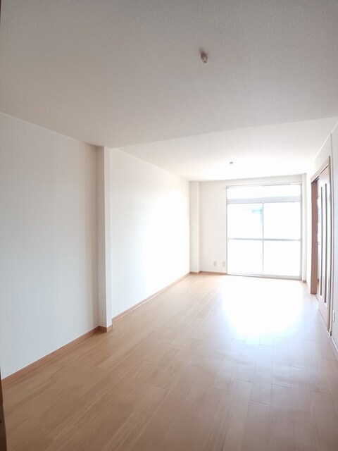 物件内観写真4　(居室・リビング)