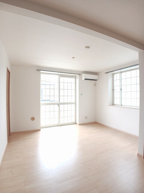 物件内観写真7　(居室・リビング)