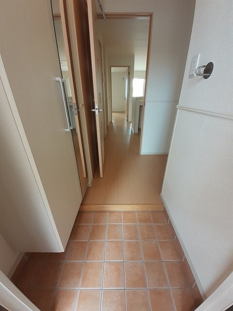 物件内観写真11　(玄関)