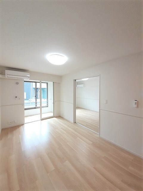 物件内観写真9　(居室・リビング)