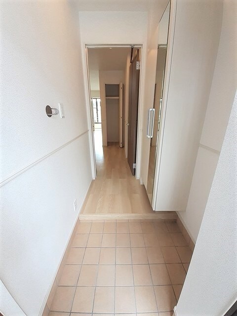 物件内観写真13　(玄関)