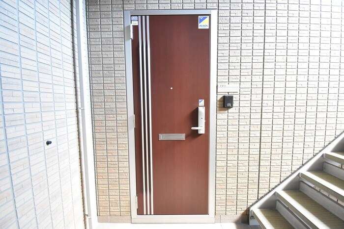 物件外観写真2　(玄関（外観）)