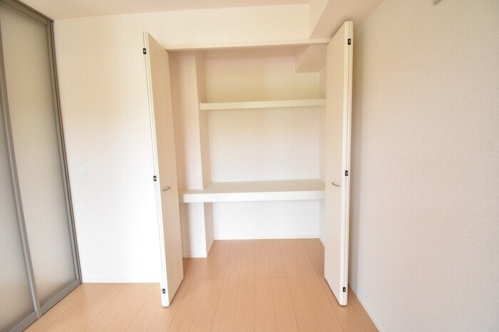 物件内観写真8　(物入)