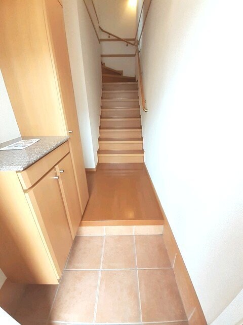 物件内観写真10　(玄関)