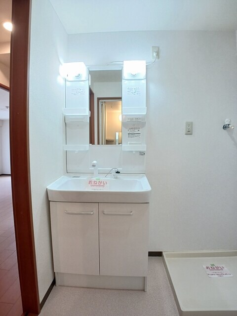 物件内観写真6　(洗面所)