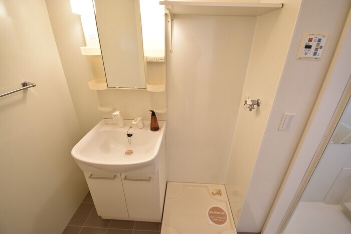 物件内観写真7　(洗髪洗面化粧台・室内洗濯機置場)