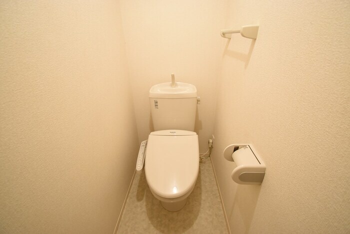 物件内観写真8　(温水洗浄暖房便座)