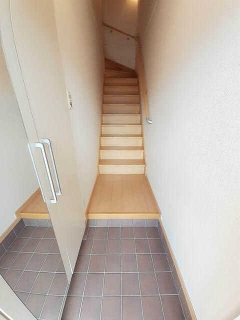 物件内観写真10　(玄関)