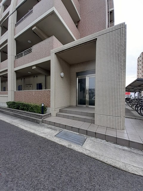 物件外観写真2　(エントランス)