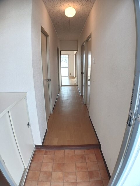 物件内観写真12　(玄関)