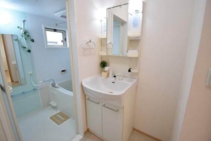 物件内観写真4　(洗髪洗面化粧台)