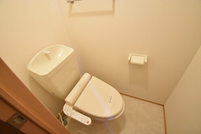 物件内観写真5　(温水洗浄暖房便座)