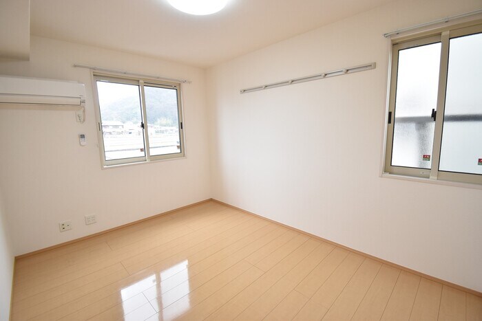 物件内観写真9　(洋室６帖)