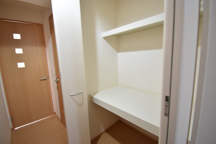 物件内観写真13　(物入)