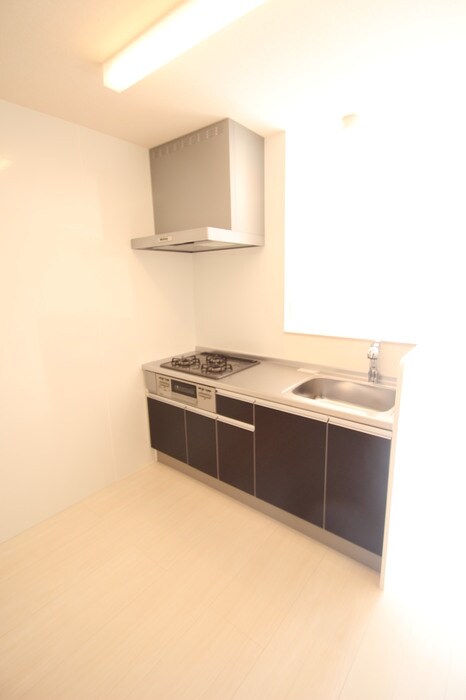 物件内観写真5　(２口ガスコンロ付きシステムキッチン)