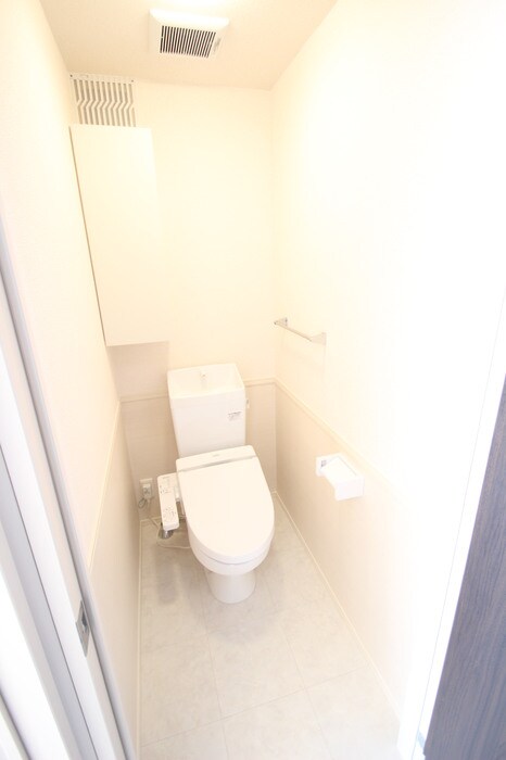 物件内観写真8　(温水洗浄暖房便座)