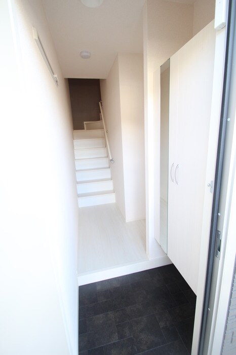 物件内観写真12　(玄関シューズボックス)