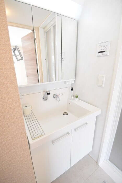 物件内観写真6　(洗髪洗面化粧台)