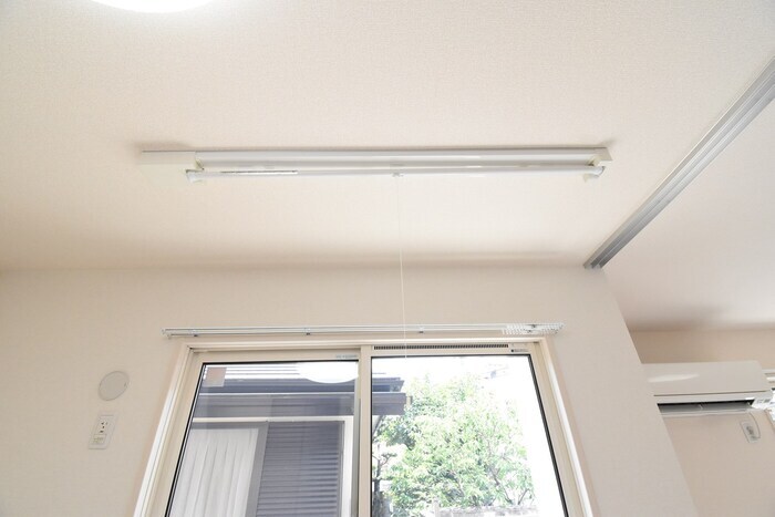 物件内観写真17　(室内物干し)