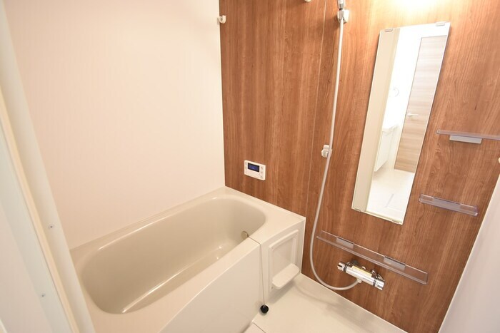 物件内観写真5　(ユニットバス（追い焚き機能付き）)