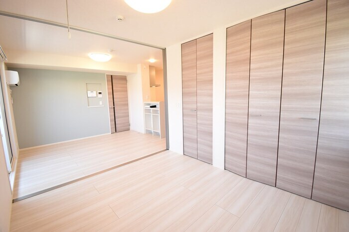 物件内観写真9　(洋室５．３帖)