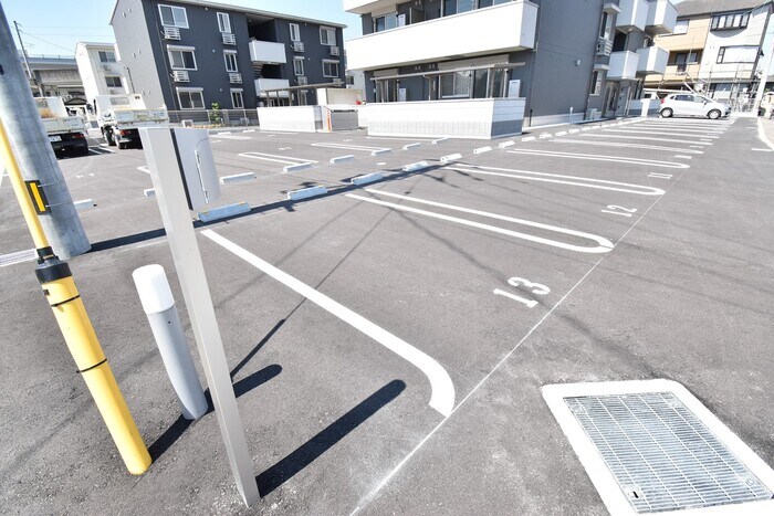 物件外観写真3　(駐車場)