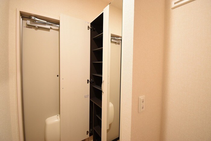 物件内観写真11　(玄関)