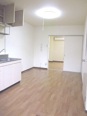 物件内観写真7　(居室・リビング)