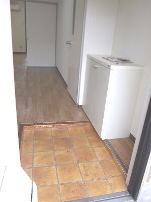 物件内観写真8　(玄関)