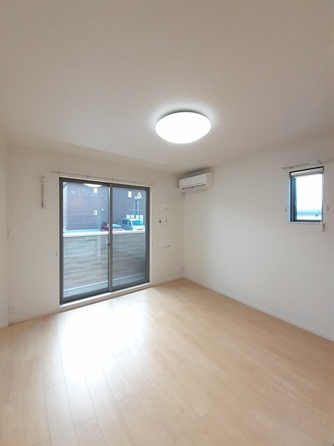 物件内観写真8　(居室・リビング)