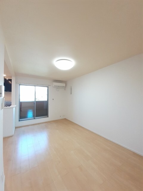 物件内観写真8　(居室・リビング)