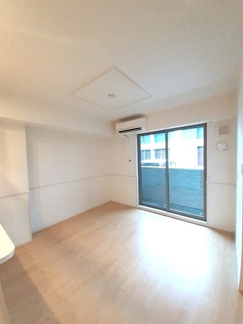 物件内観写真3　(居室・リビング)