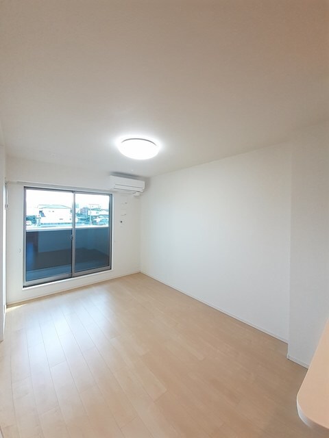 物件内観写真3　(居室・リビング)