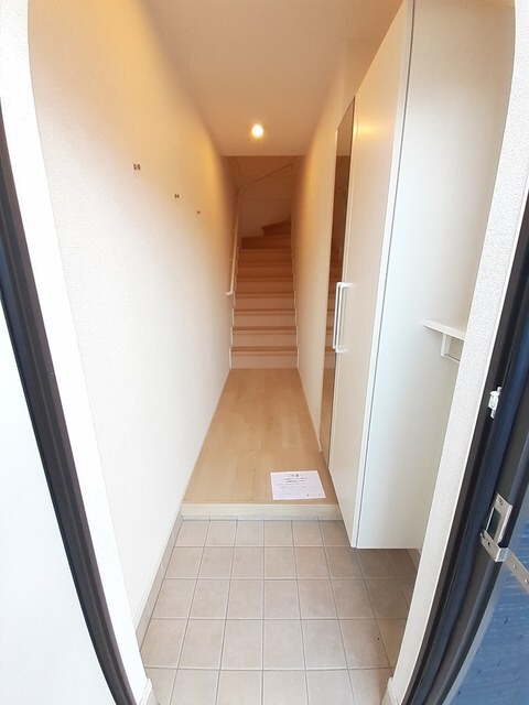 物件内観写真10　(玄関)