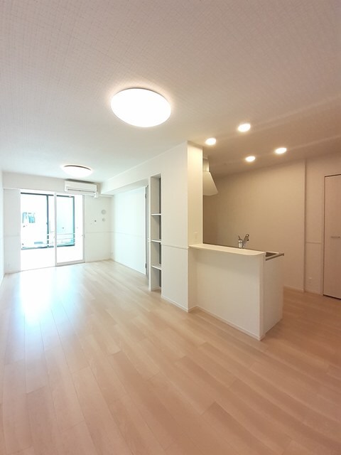 物件内観写真8　(居室・リビング)