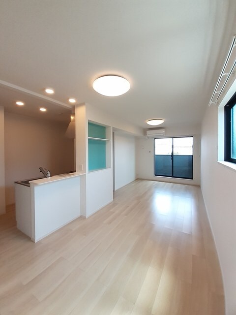 物件内観写真3　(居室・リビング)