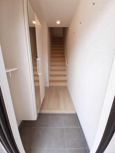 物件内観写真10　(玄関)