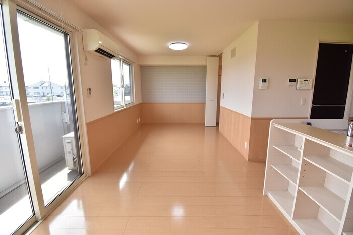 物件内観写真3　(ＬＤＫ１５．４帖)