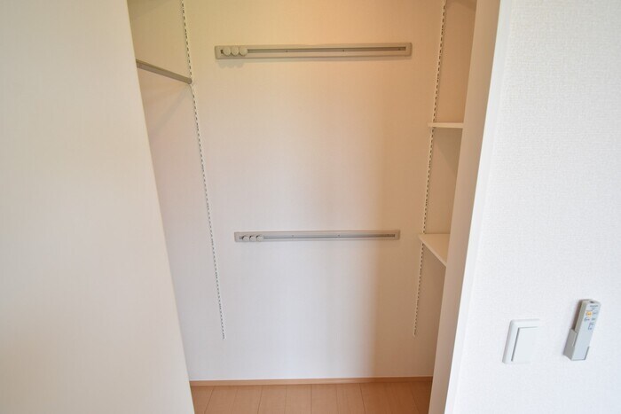 物件内観写真9　(ワンステップクローゼット)