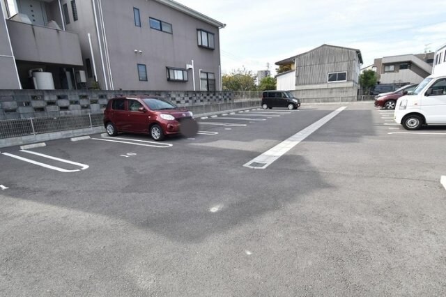 物件外観写真2　(駐車場)